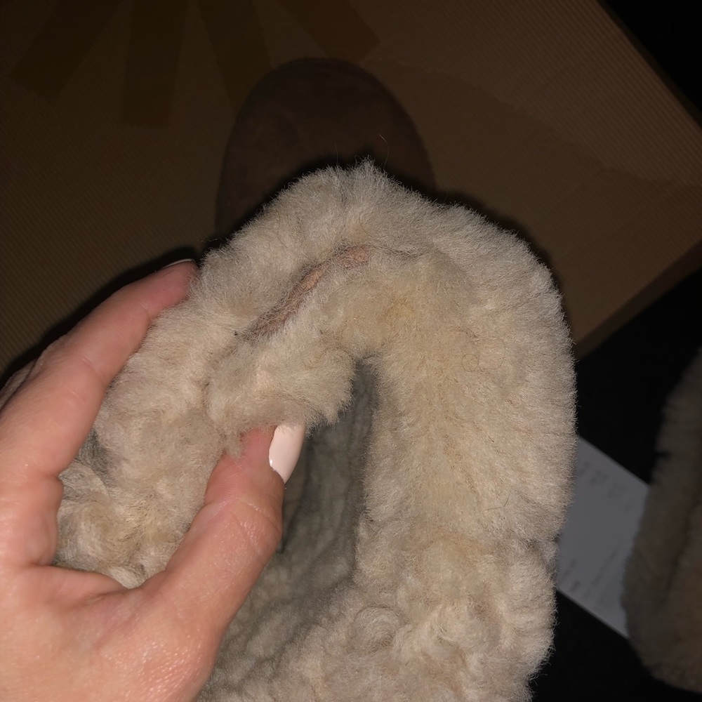 UGGS *damaged* - Picture 3 of 8